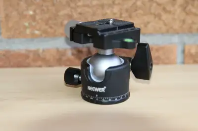 AVAILABLE IF POSTED, please reply with day/time to view, thank-you. Neewer GM36 low-profile ball hea...