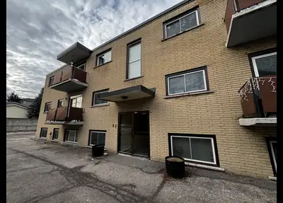 Recently Renovated 2 Bedroom Apartment in Galt! (Unit 5) Conveniently located off of Franklin Boulev...