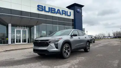 Nouvel Arrivage! La Chevrolet Trax 1RS 2024 est un VUS sous-compact entièrement redessiné qui se dém...