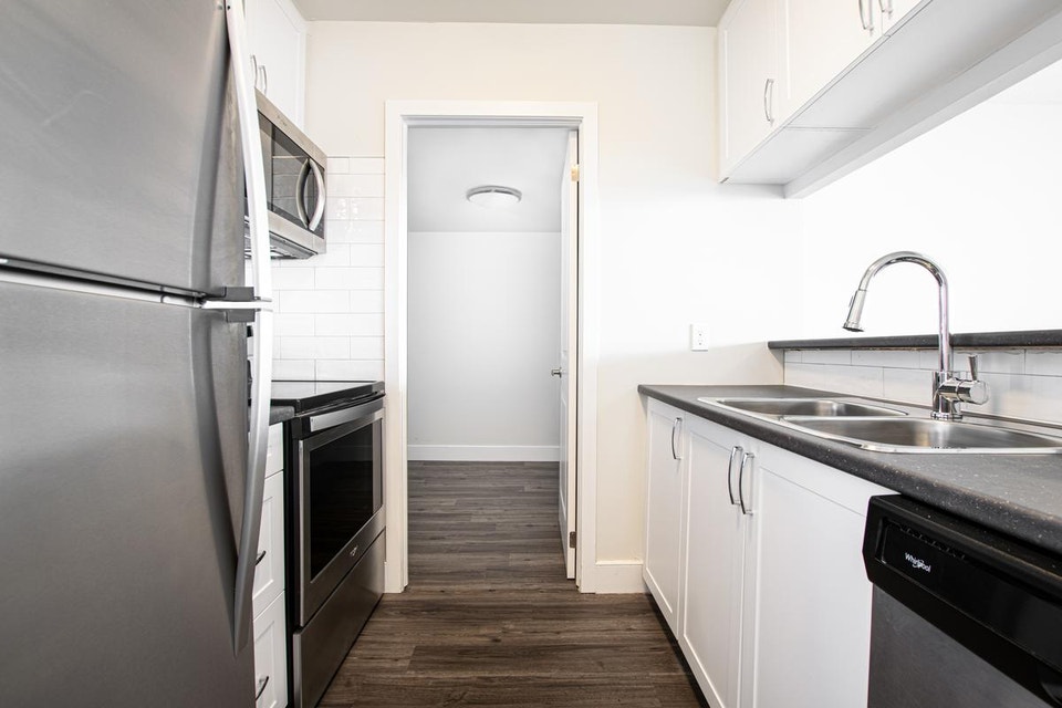 2 Bedroom Apartment for Rent - 190 Lees Ave 4