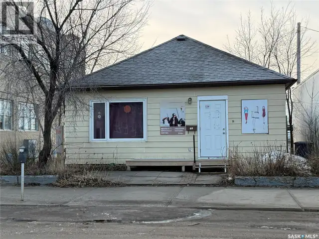 71 Ross STREET W Moose Jaw, Saskatchewan in Commercial & Office Space for Sale in Moose Jaw - Image 2