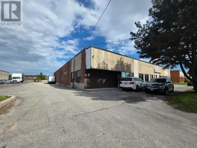 Freestanding Building Facing Norfinch Drive. Walking Distance To Steeles Ave, Easy Access To Hwy 400...