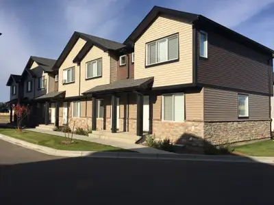 Building #1 & #2 (Suites 1-5, 7-12) Built by award winning Ehrenburg Homes Four bedrooms and 2.5 bat...
