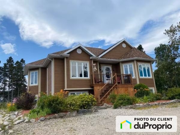 $465,000 - Bungalow for sale in St-Simeon — photo 1
