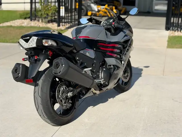 2022 KAWASAKI NINJA ZX-14R ABS - GREY! in Street, Cruisers & Choppers in Sudbury - Image 6