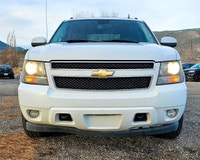 Experience power and versatility with the 2007 Chevrolet Avalanche, featuring a striking white exter... (image 3)