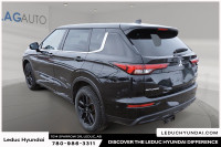 2023 Mitsubishi Outlander PHEV ES Experience the Mitsubishi Outlander PHEV ES with only 41088 km on... (image 3)