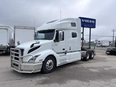 BEAUTIFUL UNIT WITH ALL ADD ONS. TEAM DRIVERS DREAM. WARRANTY UNTIL JAN 2028 OR 966,000KM! PREMIUM A...