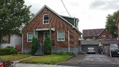 Clean & Bright Bedroom on Mainfloor It includes the following: - Hydro, heat & water included - Sepa...