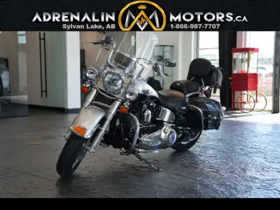 LOW KILOMETERS, SCREAMIN' EAGLE EXHAUST, WINDSHIELD, LEATHER SADDLEBAGS, PASSENGER BACKREST & MORE!...
