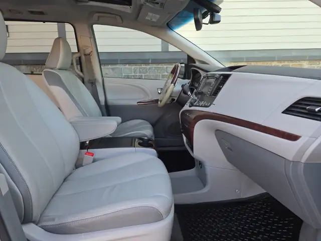2014 Toyota Sienna LIMITED / AWD / SUNROOF / LEATHER 7 PASSAGER in Cars & Trucks in West Island - Image 25