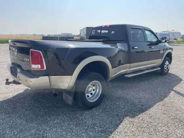 2015 RAM CREW CAB DUALLY LONG HORN64959939324035121