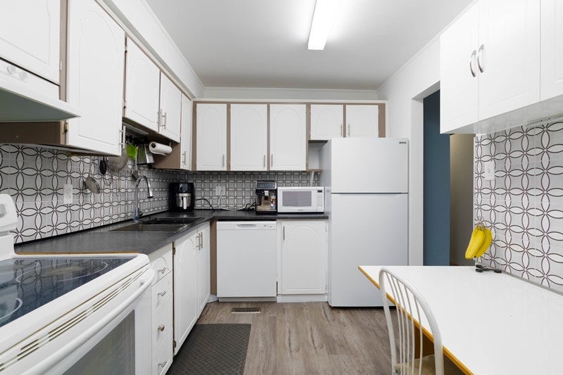 Beautiful 3 Bed, 3 Bath Detached on Home on Chaucer Cres. 5