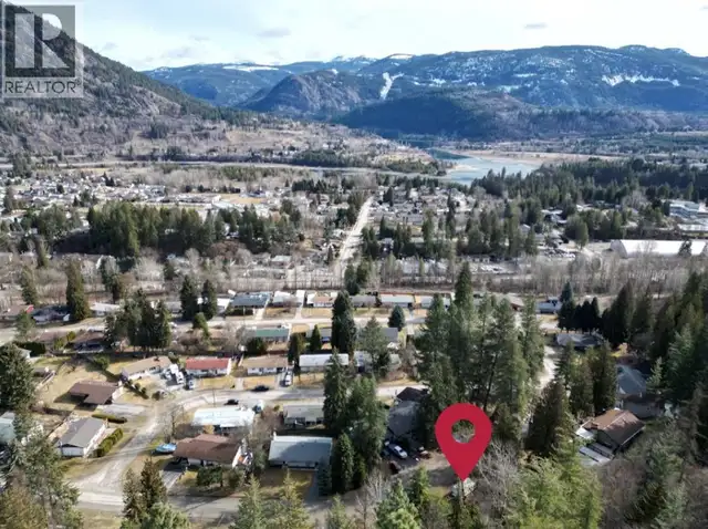 800 LYNNWOOD Crescent Castlegar, British Columbia in Land for Sale in Nelson - Image 21