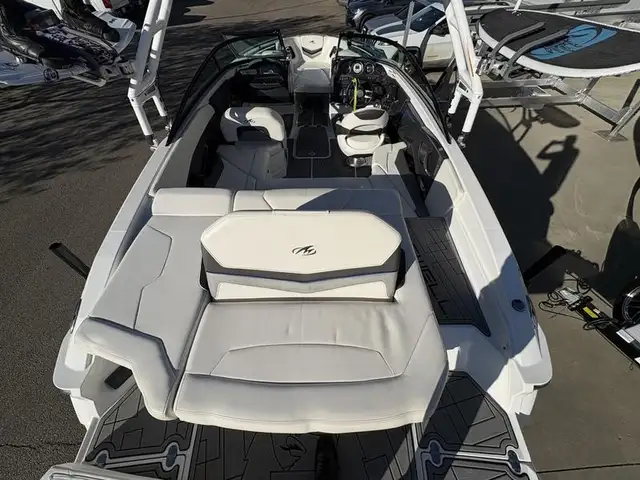 2017 Monterey 238 SS SURF in Powerboats & Motorboats in Saskatoon - Image 10