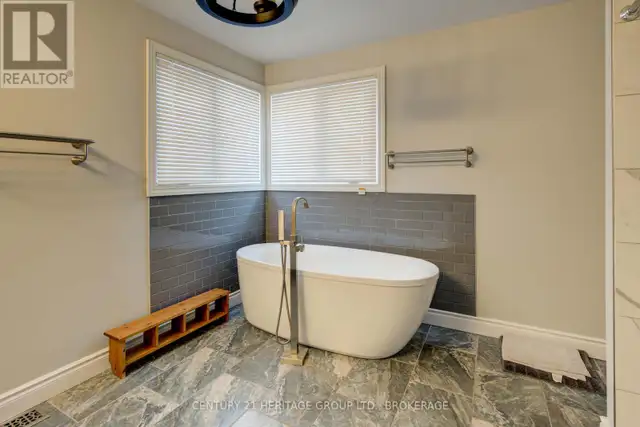 456 WESTON CRESCENT Kingston (East Gardiners Rd), Ontario in Houses for Sale in Kingston - Image 40