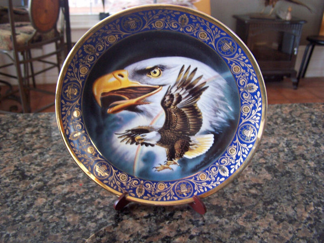 Franklin Mint Royal Doulton Profile of Freedom Eagle Coll. Plate in Arts & Collectibles in Hamilton - Image 2