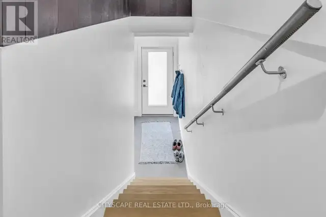 UPPER - 61 EDWIN AVENUE Toronto (Dovercourt-Wallace Emerson-Junc in Long Term Rentals in City of Toronto - Image 6