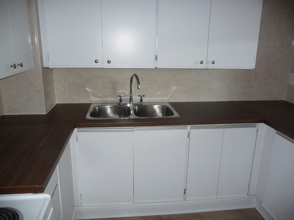 BEAUTIFUL 3 BEDROOM IN NIAGARA FALLS (UTILITIES INCLUDED) 4