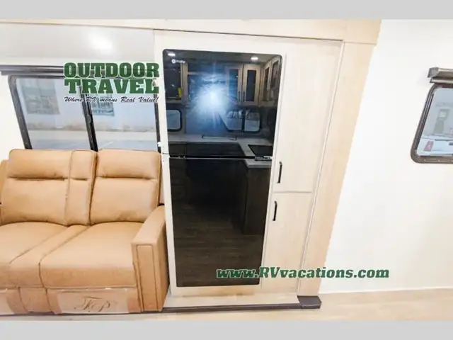 2026 Grand Design Imagine XLS 25RLE in Travel Trailers & Campers in Hamilton - Image 21