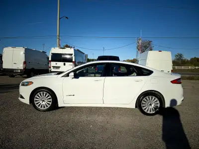 2014 Ford Fusion SE Hybrid with 4 Cylinder Engine 2.0L, auto ac, bluetooth, backup camera, power win...