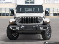 This Jeep Gladiator delivers a Regular Unleaded V-6 3.6 L/220 engine powering this Automatic transmi... (image 1)