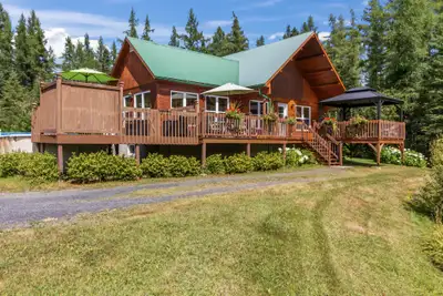 Domaine boisé / Maison à vendre au 625 8e rue Saint-Prosper en Beauce. Magnifique propriété avec plu...