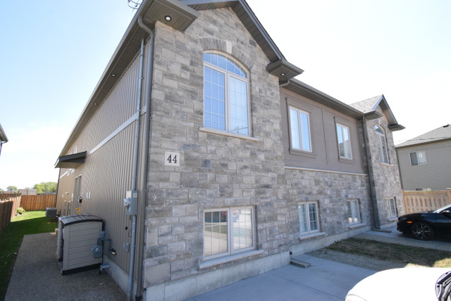 Large One Bedroom Room with Ensuite in Thorold in Long Term Rentals in St. Catharines