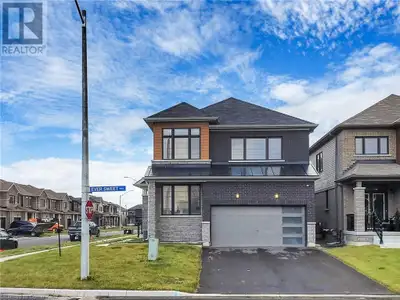 Just one year old over 2100 sf Beautiful Sunfilled 4 large bedroom detached corner home with 2.5 was...