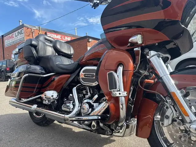 2015 Harley-Davidson CVO Road Glide ~ SUPER CLEAN ~ 110CI ~ ROAD in Sport Touring in City of Toronto - Image 28