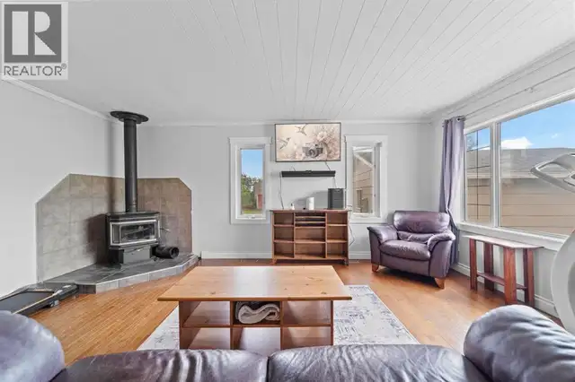 10 Railway Avenue N Rosalind, Alberta in Houses for Sale in Strathcona County - Image 9