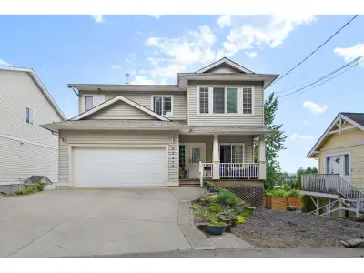 FANTASTIC OPPORTUNITY for investors AND/OR homeowners seeking passive rental income! This huge, well...