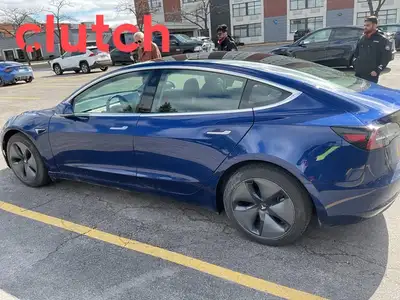 NO ACCIDENTS / CLEAN CARFAX / 1 OWNER / Auto Dimming Rearview Mirror, Front Heated Seats, Rear Heate...