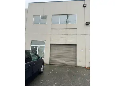 Total space available 2,925 SQ.FT. (1,825 SQ.FT. warehouse and 1,100 SQ.FT. office space on mezzanin...
