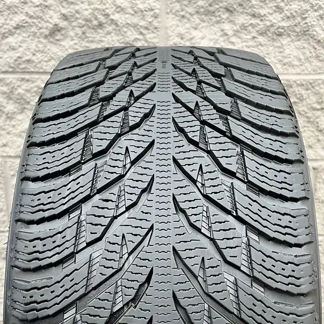 (95%) 4x 285/40R22 Nokian Tyres Hakkapeliitta R3 SUV Winters in Tires & Rims in City of Toronto - Image 3