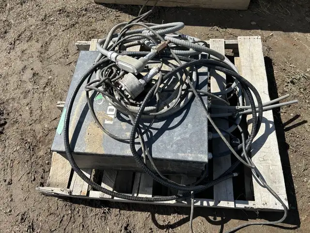 UNKNOWN POWER DISTRIBUTION BOX in Heavy Trucks in Saskatoon - Image 5