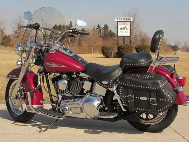2006 Harley-Davidson FLSTC Heritage Softail Classic in Sport Touring in Leamington - Image 3