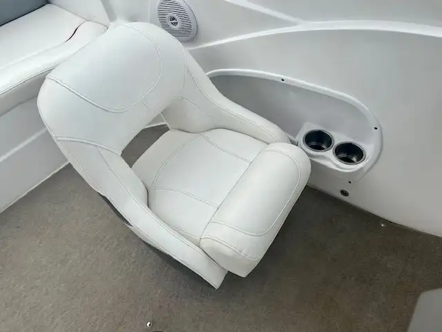 2010 19' RINKER MTX BOWRIDER WAKEBOARD BOAT in Powerboats & Motorboats in Peterborough - Image 18