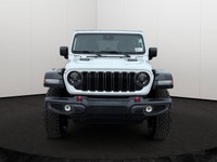 SPECIAL OFFER! Cloth Low-Back Bucket Seats, Remote Start System, Heated Front Seats, Heated Steering... (image 6)