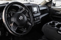3.55 REAR AXLE RATIO,ENGINE: 3.6L PENTASTAR VVT V6 W/ETORQUE (STD),GVWR: 3 129 KGS (6 900 LBS) (STD)... (image 7)