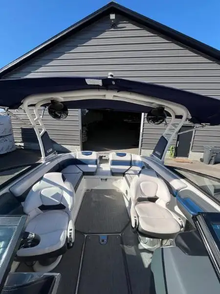 2019 DIVERS/AUTRES CHAPARRAL VRX2430 in Powerboats & Motorboats in Lac-Saint-Jean - Image 11