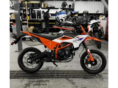 2025 KTM 390 SMC R KTM 390 SMC R 2025 Les photos peuvent être à titre indicatif et sans inscription....