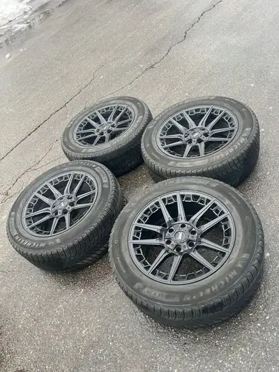 ford f150 ford expedition Lincoln Navigator. 275/55/20 275/65/18 275/60/20. 6x135 6x139 I have a set...