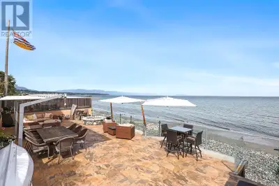 Walk On Sandy Beach Waterfront Living...JUDGES ROW. The dream is real. This spacious two-storey priv...