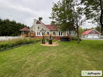 Belle possibilité pour AirB&B tout en y habitant, et règlementation le permet! Grande et magnifique...