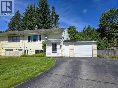 This 3 bedroom 2 bathroom home is at a price point that doesn't break the budget! A spacious attache...