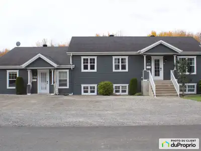 Maison 9 pièces avec intergénération/appartement situé dans un endroit calme, boisé en avant et en a...