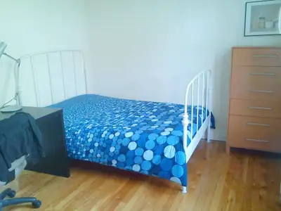 Big room, For GUY, ALL INCLUDED, Vendome metro FRONT, for Sept