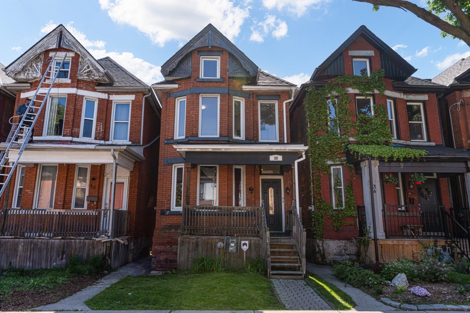 Renovated 2 Bedroom Loft for Rent-Ashley Street | Long Term Rentals ...