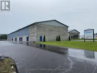 Industrial Unit Located Within A Well-Maintained Industrial Mall. Offers An Ideal Space For A Busine...